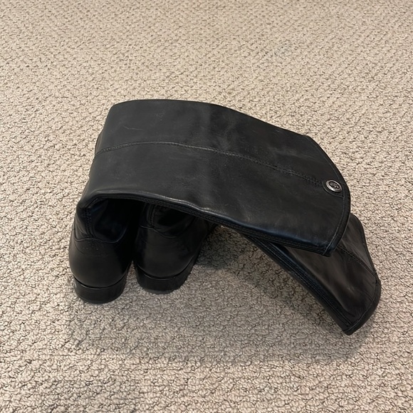 Frye Melissa riding boot in black. Size 7.5. - Picture 2 of 3